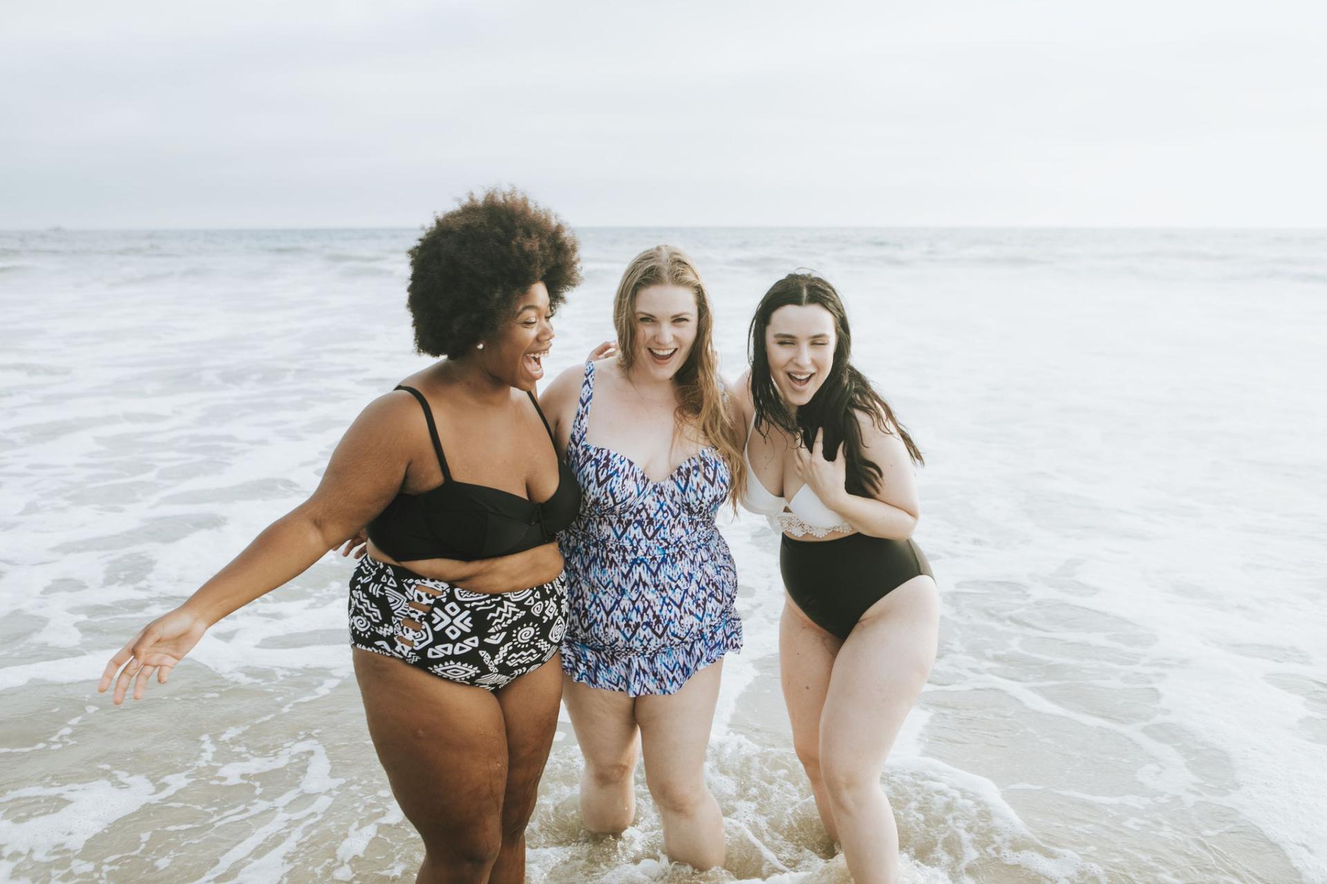 What Should A Chubby Girl Wear To The Beach? - Cheap Surf Gear