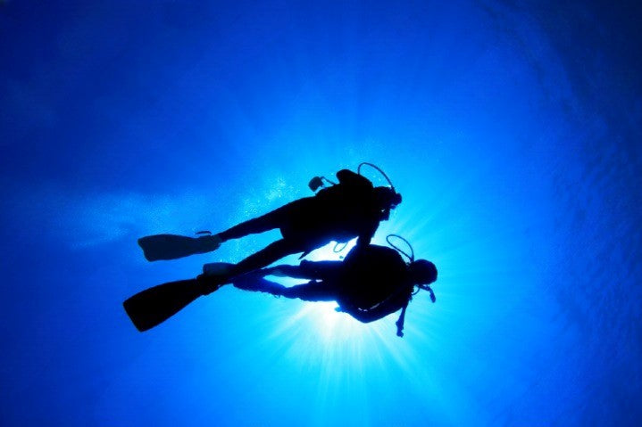 scuba diving couple 